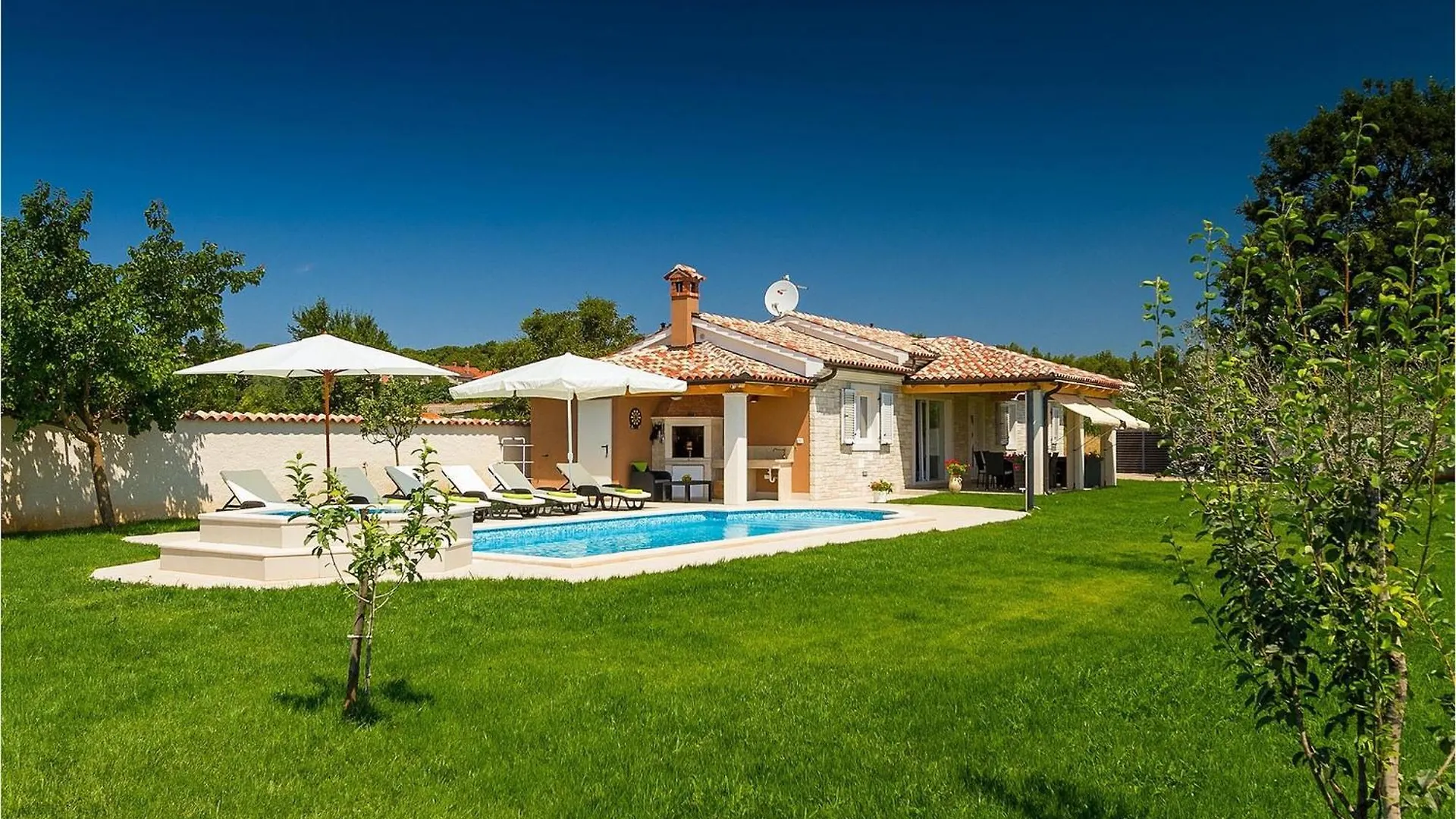 Villa Nera contacts